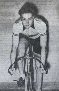 Friedel Greiner bei einem Rennen in der Deutschlandhalle, Berlin (1940) - Stadtarchiv