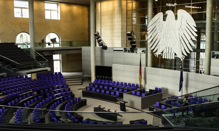 Bundestag von innen, ohne Politikerinnen und Politiker, als Symbol für die Bundestagswahl. - Pixabay