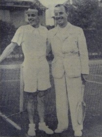 Kurt Gies (links) mit seinem älteren Bruder und Trainer Heinz Gies (1940) - Stadtarchiv
