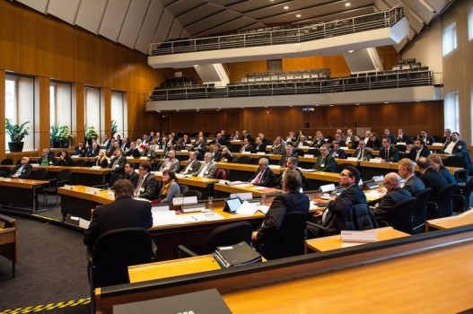 Teilnehmer der AGFS-Mitgliederversammlung 2016 im Plenarsaal der Landeshauptstadt Düsseldorf