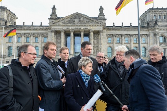 50 Oberbürgermeister vom Aktionsbündnis Für die Würde unserer Städte am 23. und 24. Februar 2015 in Berlin: Großes Medieninteresse 