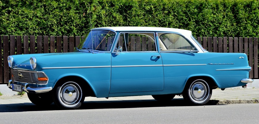 Oldtimer Opel Rekord. Hier finden Sie Infos zu historischen Fahrzeugen. - Pixabay
