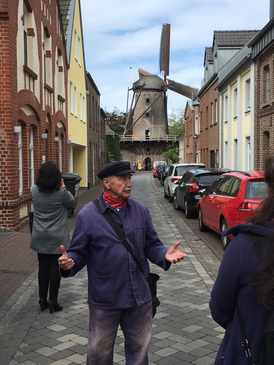 Bei der Klotschentour erfahren die Frauen viel Interessantes über die historische Stadt Xanten. - Gleichstellungsstelle