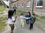 Am Klöttschen/Flüchtlingsunterkunft fanden im Rahmen der Werkstattwoche die Spiele der Welt statt.
