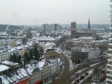 Aussicht vom technischen Rathaus auf das winterliche Mülheim mit Kirchenhügel und Evangelischem Krankenhaus 