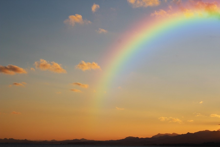 Himmel mit Regenbogen. Informationen zu Wetter, Klima, Stadtklima. - Bild von StockSnap auf Pixabay