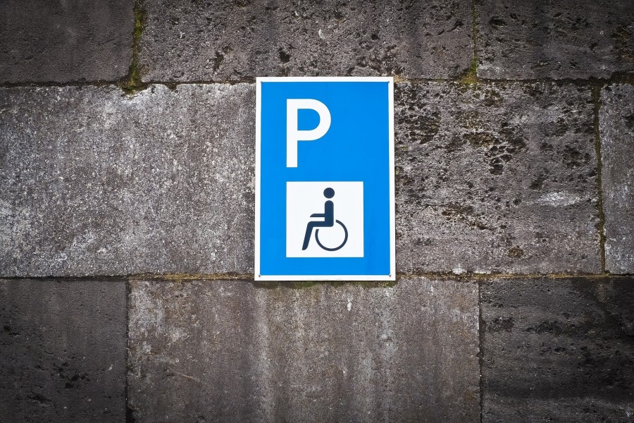 Behindertenparkplatz, Gehbehinderte, Schwerbehinderte, Parkplätze, Ordnungsamt, Gesundheitsamt, Behindertenkoordination - Michael Gaida auf Pixabay