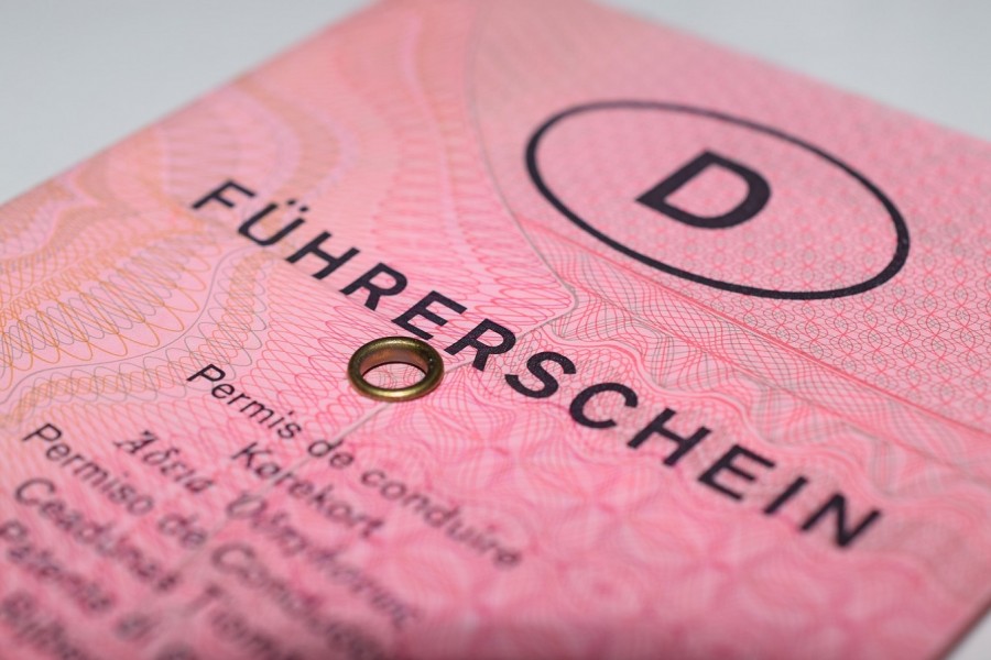 Alter rosa Führerschein kann gegen einen aktuellen Kartenführerschein getauscht werden. - Pixabay