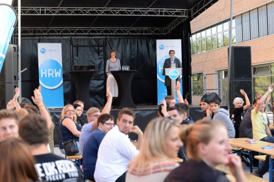 Herzlich willkommen an der Hochschule Ruhr West! Über 1.000 Erstsemester an Campus in Mülheim und Bottrop begrüßt