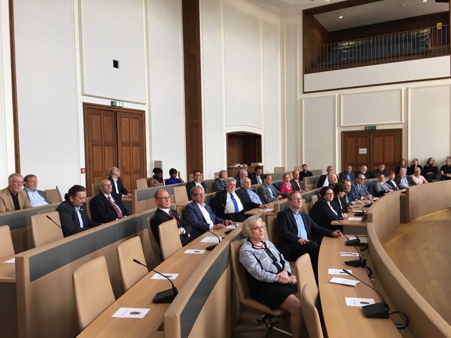 Das deutsche Grundgesetz ist 70 Um dieses Jubiläum zu würdigen,  trafen sich politische Vertreterinnen und Vertreter am 23. Mai 2019 zu einer kleinen Feierstunde im Ratssaal. - Dr. Claudia Roos
