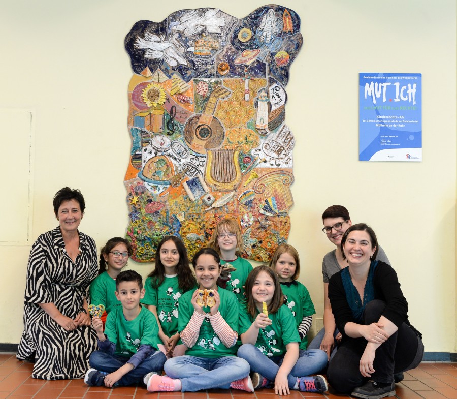 Wandmosaik: An der Grundschule am Dichterviertel wurde ein von Schülerinnen und Schülern gestaltetes Kunstwerk enthüllt - Nicola Küppers
