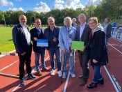 Die Aufnahme zeigt die Eröffnung der Sportanlage Wenderfeld durch Oberbürgermeister Marc Buchholz, Sportdezernent David A. Lüngen sowie geladene Gäste in Mülheim Dümpten.

