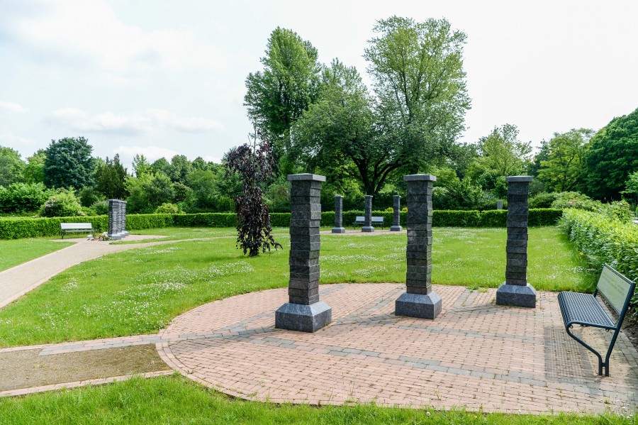 Hainbestattungen für Urnen auf dem Hauptfriedhof - Walter Schernstein