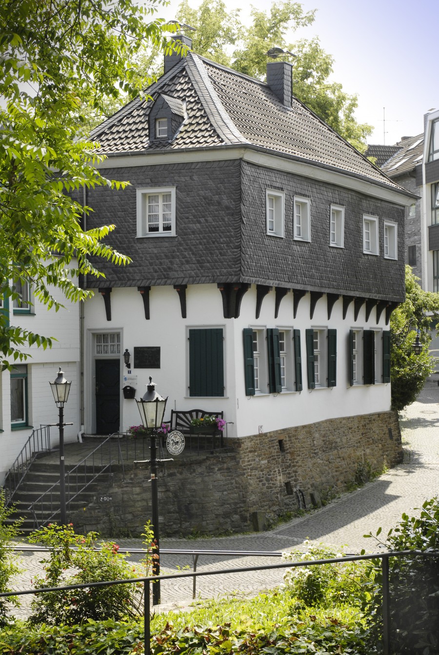 Das Heimatmuseum auf dem Kirchenhügel, benannt nach dem Kirchenliederdichter Gerhard Tersteegen, entführt in vergangene Jahrhunderte der Stadtgeschichte.