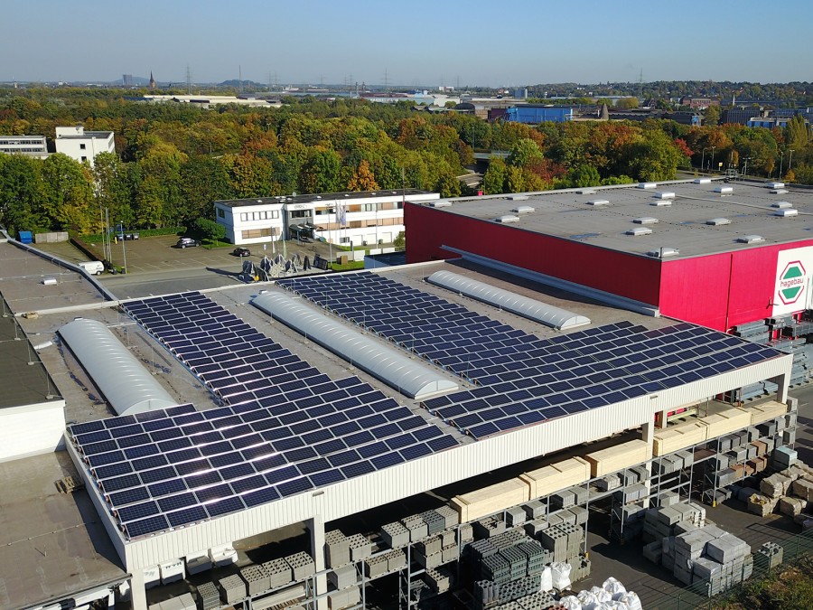 Photovoltaik-Anlage auf dem Dach der Harbecke GmbH. - Harbecke GmbH