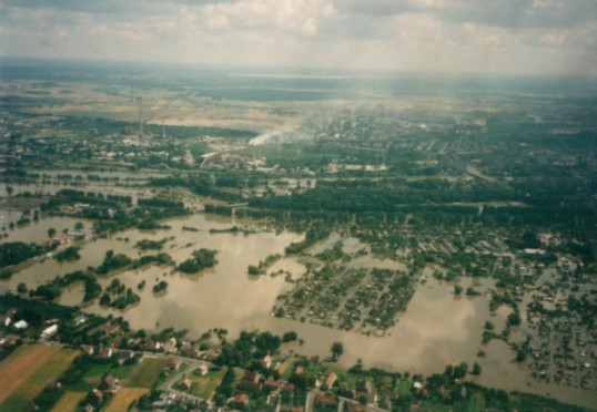 Foto vom Oder-Hochwasser 1997 in unserer polnischen Partnerstadt Oppeln - Luftaufnahme mit dem Ausmaß der Überschwemmungen