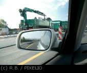 Autobahnbaustellen schränken den Verkehr zeitweise ein und sorgen möglicherweise für Behinderungen. - (c) R.B. / PIXELIO
