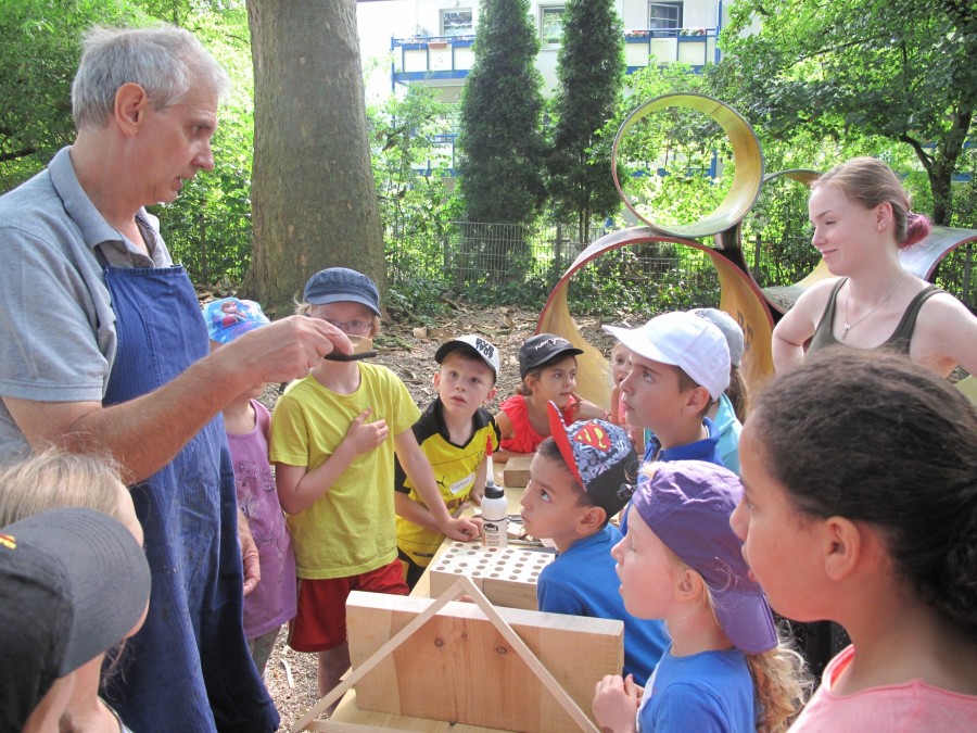 Naturerlebniswoche in Eppinghofen: Am zweiten Tag stand das Thema Stadtbäume auf dem Programm, das auf dem Spielplatz an der Bruchstrae stattfand und von Kambium Kids angeboten wurde. - Agnes Schauer