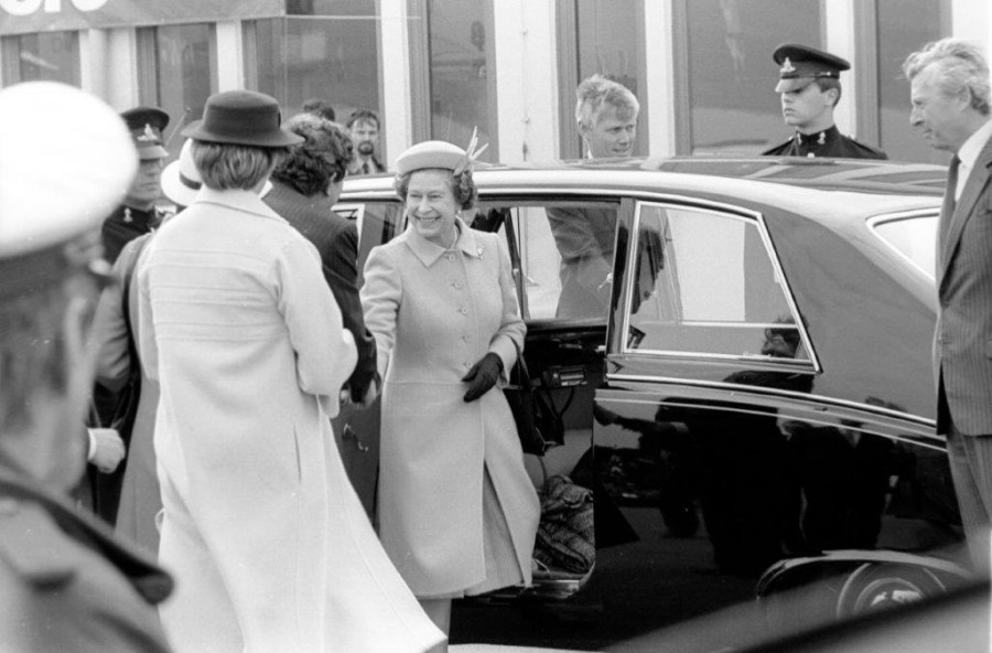 Prominenz am Flughafen Essen/Mülheim: Königin Elisabeth II von England am 22. Mai 1984 - Medienkompetenzzentrum Stadtbibliothek