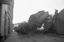 Abgestürzte Lok in Mülheim an der Ruhr im Jahr 1947