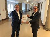 Freuen sich über acht Millionen Euro im Förderverfahren „DigitalPakt-Schule: Oberbürgermeister Marc Buchholz und der Beigeordnete David Lüngen.