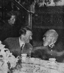 Adolf Hitler zu Besuch auf dem Streithof anlässlich des 90. Geburtstags von Emil Kirdorf (1937)