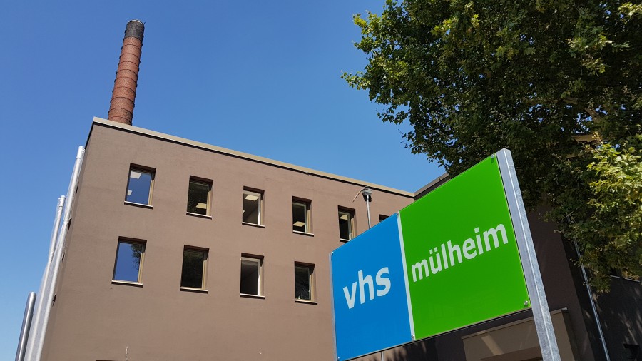 Aussenansicht des neuen Gebäudes der VHS (Volkshochschule) an der Aktienstrasse 45, 45473 Mülheim an der Ruhr - Tobias Grimm