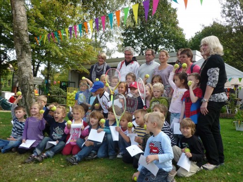 35 Kita-Kinder der Kita Birkenhof und der Kita Abenteuerland waren zu Gast beim Tennis-Klub Mülheim Heißen