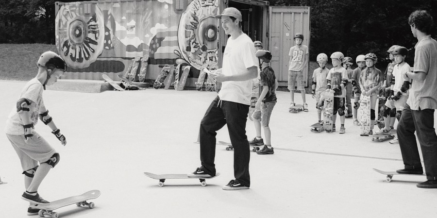 Das Foto zeigt die Teilnehmer des Skateboardkurses. - Trendsport