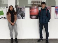 Plakatgestaltung zur Wahlhelfergewinnung: Ausstellungseröffnung des Grafikkurses der Realschule Broich am 28. April 2017 im Rathausfoyer - Plakate zur Bundestagswahl
