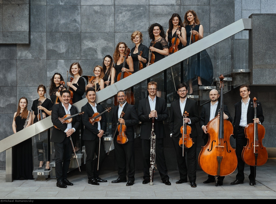 Das Prague Royal Chamber Orchestra setzt sich aus den besten tschechischen Musikerinnen und Akademieabsolventinnen des Sinfonieorchesters Prague Royal Philharmonic zusammen. - Michael Romanovsky