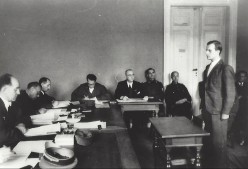 Günther Smend als Angeklagter vor dem Volksgerichtshof im August 1944
