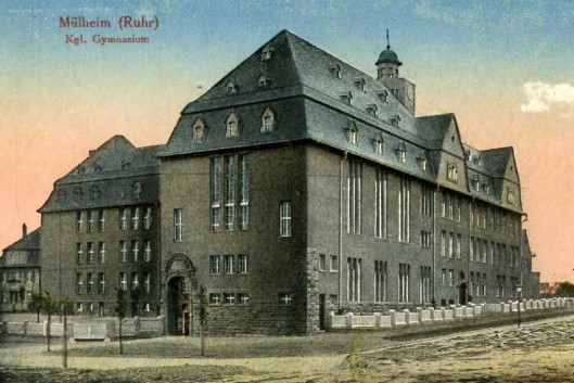 Das 1911 eingeweihte Gebäude des Staatlichen Gymnasiums an der heutigen Von-Bock-Straße