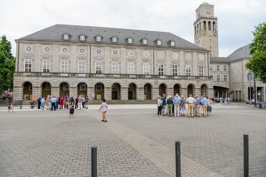 Das Historische Rathaus vom Rathausmarkt aus gesehen. - Walter Schernstein