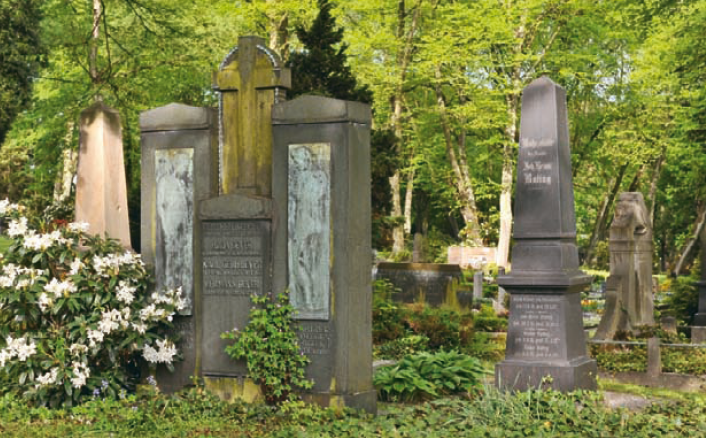 Die Paten sind für die Instandhaltung der denkmalgeschützten Grabstätte zuständig. Altstadtfriedhof - Walter Schernstein
