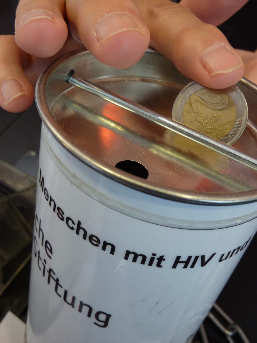 Spendendosen/1/Deutsche AIDS Stiftung/Medienhaus/ - Spendendosen/1/Deutsche AIDS Stiftung/Medienhaus/ Luhr-Antons/ privat