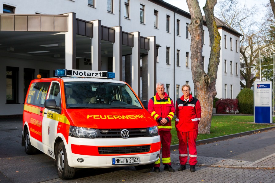 Notarzteinsatzfahrzeug (NEF) am Marienhospital - Feuerwehr Mülheim