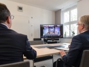 Oberbrgermeister Marc Buchholz und Stadtdirektor David Lngen nehmen per Videokonferenz am Ivano-Frankivsk City Day teil. 