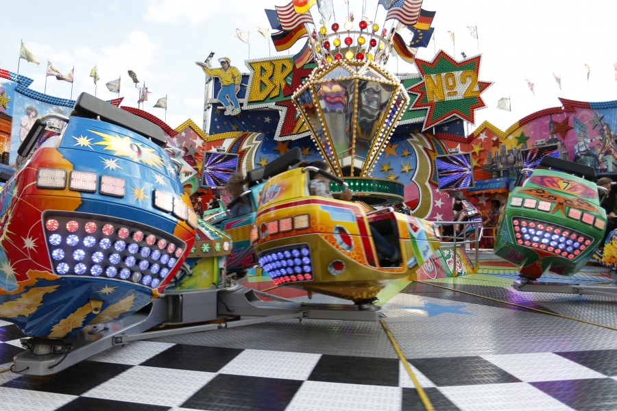 Die Saarner Kirmes, 2016 zum ersten Mal auf dem Stadthallen-Parkplatz, kam bei den Mülheimerinnen und Mülheimern sehr gut an. - Saskia Ketz Fotografie/MST GmbH