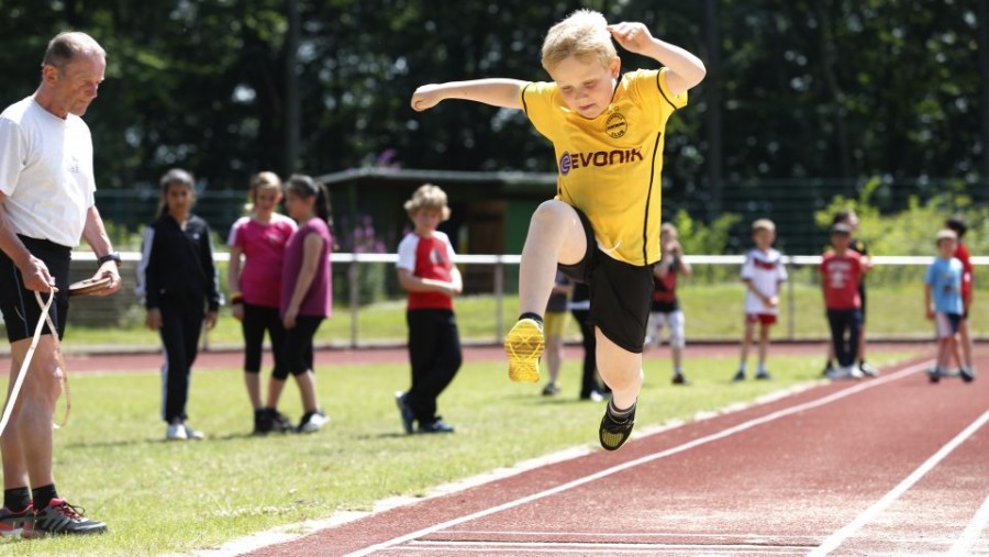 Sportplatz Kommune: Startschuss für 54 Standorte in Nordrhein-Westfalen, Schulsportwettkämfe des Landessportbundes - LSB NRW