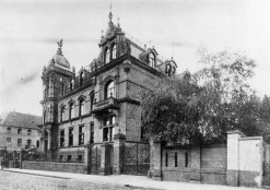 Landratsamt und späterer Dienstwohnsitz der Mülheimer Oberbürgermeister (1. Obergeschoss; im Erdgeschoss war ab 1923 das Städtische Museum untergebracht)
