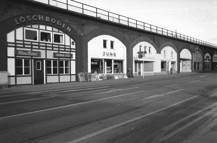 Unterer Teil der Bahnbögen im Januar 1975 - Stadtarchiv