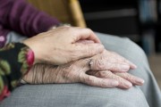 Hände, Trost, Pflege, Unterstützung, Senioren - Pixabay