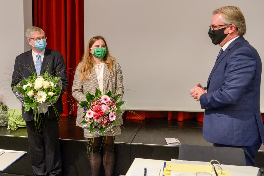 Einführung und Verpflichtung der ehrenamtlichen Stellvertreterinnen oder Stellvertreter des Oberbürgermeisters, Bürgermeister Markus Püll und Bürgermeisterin Ann-Kathrin Allekotte. Festsaal der Stadthalle. 04.11.2020 Foto: Walter Schernstein - Walter Schernstein Einführung und Verpflichtung der ehrenamtlichen Stellvertreterinnen oder Stellvertreter des Oberbürgermeisters, Bürgermeister Markus Püll und Bürgermeisterin Ann-Kathrin Allekotte. Festsaal der Stadthalle. 04.11.2020 Foto: Walter Schernstein - Walter Schernstein