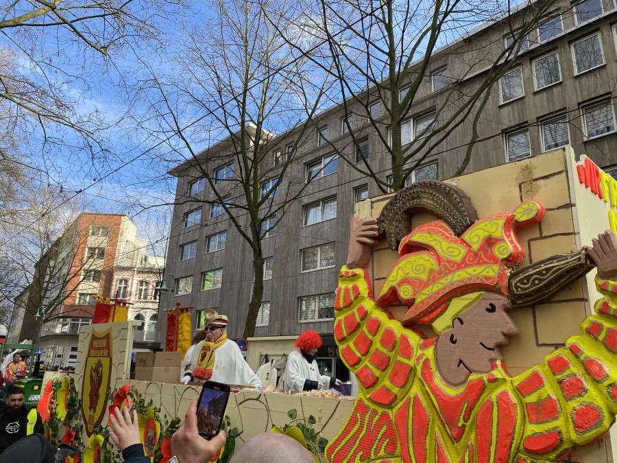 Karneval Rosenmontagszug in Mülheimer Innenstadt am 12.02.2024 - Stadt Mülheim an der Ruhr - Referat I - Sindy Peukert