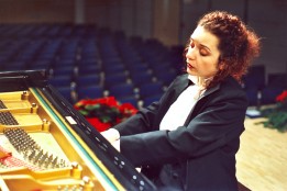 Die Solistin Lisa Smirnova eröffnet mit dem Ensemble Salzburg Chamber Soloists am 13.10.11 die Konzertsaison 2011/2012 
