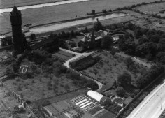 Luftaufnahme von Schloss Styrum mit Wasserturm (um 1965)