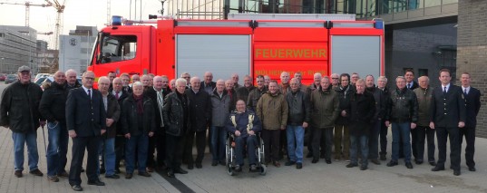 Einmal im Jahr findet ein Treffen der Pensionäre der Feuerwehr Mülheim statt. In gemütlicher Runde werden hier alte Geschichten erzählt.