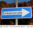 Einbahnstraßenschild: Rund 320 Straßenabschnitte von über 1000 Straßen in Mülheim an der Ruhr sind Einbahnstraßen.