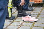 Familientag der Freiwilligen Feuerwehr: Freizeitschuhe wurden gegen Feuerwehrstiefel ausgetauscht